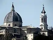 Le dôme de la basilique et le campanile.