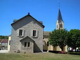 Vue de la mairie et de l'église