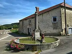 La fontaine aux griffons.