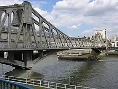 Passerelle industrielle d'Ivry-Charenton.