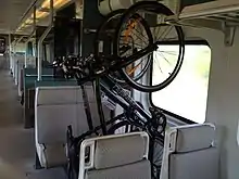 Vélos à bord d'un train de l'Agence métropolitaine de transport