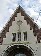 Fronton de la mairie.