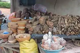 Remèdes traditionnels en vente à Aboisso (Côte d'Ivoire)