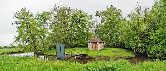 Le Petit Marivas en rive de la Seronne.