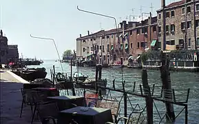 Rive est de l'île longeant le rio Ponte Lungo