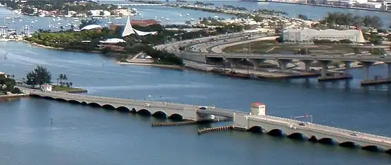 Pont levant sur la Venetian causeway,coté ouest devant l'île Watson,vue vers le sud-est