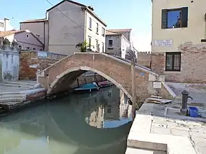 Ponte del Suffragio o del Cristo relie la Fondamenta del Cristo et le Campo Santa Ternita