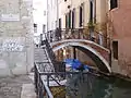 le Ponte Cappello reliant calle éponyme et Fondamenta San Giovanni Laterano.