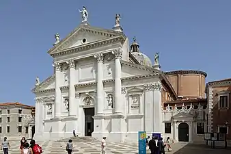 Façade de la basilique.