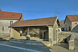 Le lavoir couvert rue Jean Moulin.