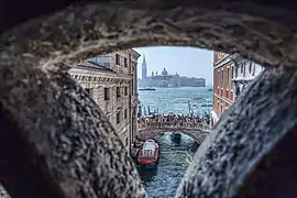 De l'intérieur du pont des soupirs.