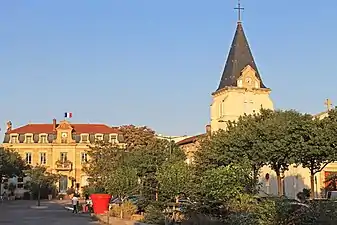 Le centre-ville historique autour de la place Léon-Sublet.