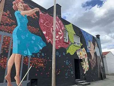 Vent Nouveau, From there to here, murale d'Annie Boulanger avec Ariane Ouellet, 2017 (côté rue).