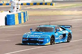 La Venturi 600 LM no 38 de Michel Ferté, Olivier Grouillard et Michel Neugarten à l'entrée de la ligne droite des stands lors des 24 Heures du Mans 1994.