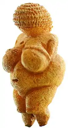 Vénus de Willendorf avec une coiffe