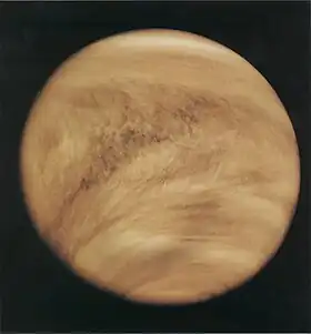 Images de Vénus en UV, on observe des mouvements de structures nuageuses.