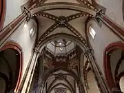 Croisée d'ogives aux arcs brisés, nef centrale de la basilique Saint-André à Verceil, Piémont (Italie).