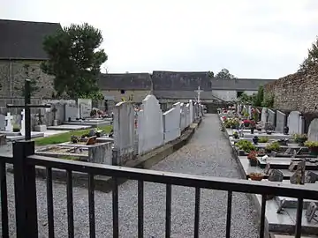 Le cimetière.