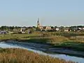 Le bourg vu des marais.