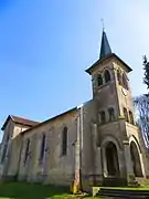 Église avec une tour.