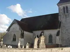 Église entourée de son cimetière