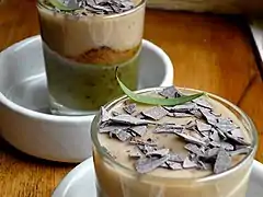 Verrine au kiwi, spéculos et copeaux de chocolat