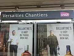 Panneau indiquant lenom de la gare (octobre 2018).