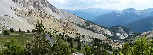 Le versant sud traverse la Casse déserte.