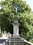 Croix de la crucifixion de Jésus au bourg de Versols.