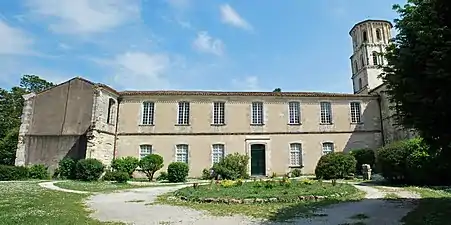 Façade ouest du monastère.