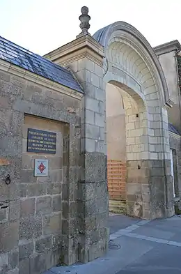 Porche de l'ancienne abbaye Saint-Martin.