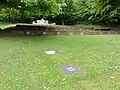 La partie haute du cimetière, avec au fond le monument de la 50e division d'infanterie