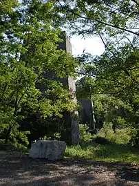 Vestiges des anciennes piles du viaduc.