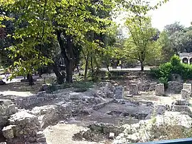 Vue des vestiges de la cathédrale Sainte-Marie, sur la colline du château de Nice.