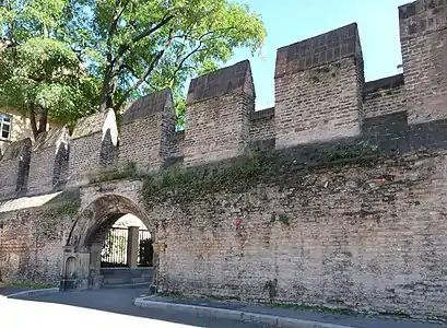 Enceinte du Moyen Âgerestes de l'enceinte