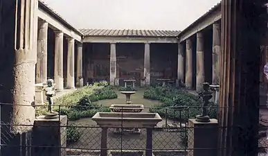 Jardin et colonnade de la maison des Vettii.