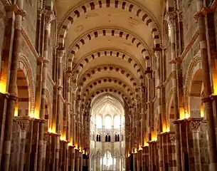 Nef de la basilique Sainte-Marie-Madeleine de Vézelay