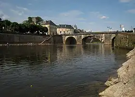 Pont à Montignac (XIe siècle) en Dordogne