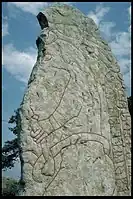 Le pierre runique Vg 56 à Källby dans le Västergötland, qui peut montrer en berzeker vêtu d'une peau d'animal.