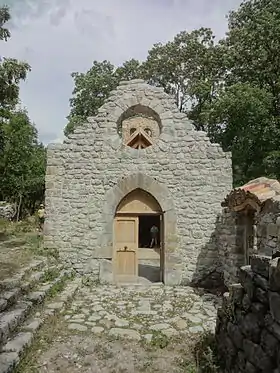 Façade de l’église Saint-Étienne de Mariaud.