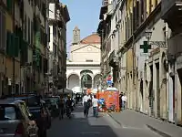 La perspective vers la piazza della santissima Annunziata.