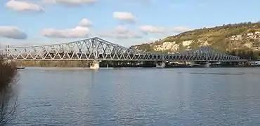 Intercités Le Havre - Paris sur le viaduc.