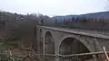 Viaduc de La Poulette, l'un des vestiges les plus remarquables sur la commune de l'ancienne ligne ferroviaire.