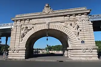 Édifice central du viaduc.