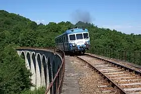 Autorail X 2908 sur le viaduc en 2009.