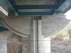 Pile marteau avec chevêtre architecturé - Viaduc de l'Hyrôme Maine-et-Loire.