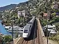 Un TGV traversant le viaduc de la Rague.