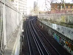 Rampe de la ligne de métro menant au viaduc hélicoïdal du quai de la Rapée