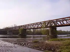 Le viaduc de Port-Aubry vu de la rive droite, côté Nièvre.