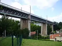 Vue du viaduc de Marly depuis un chemin latéral au nord du viaduc.